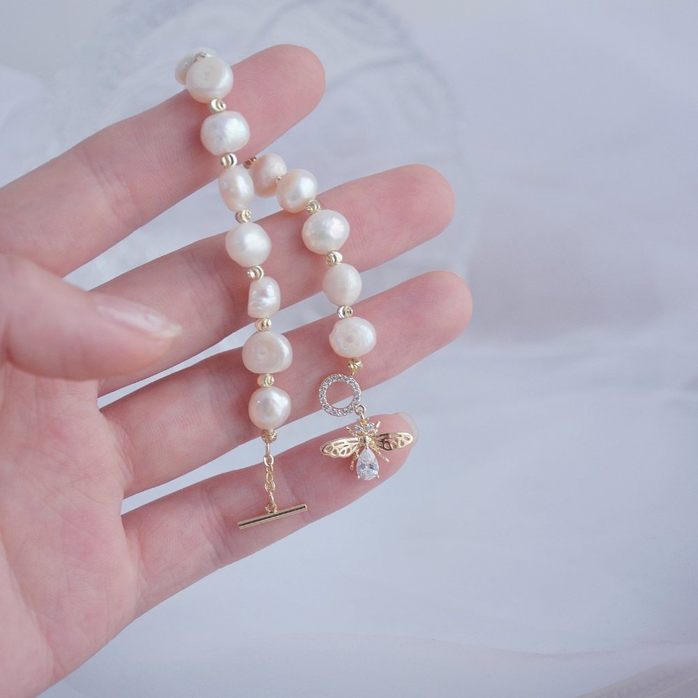 NEW 14K Gold Plated Bee Pearl Toggle Bracelet - Picture 13 of 14